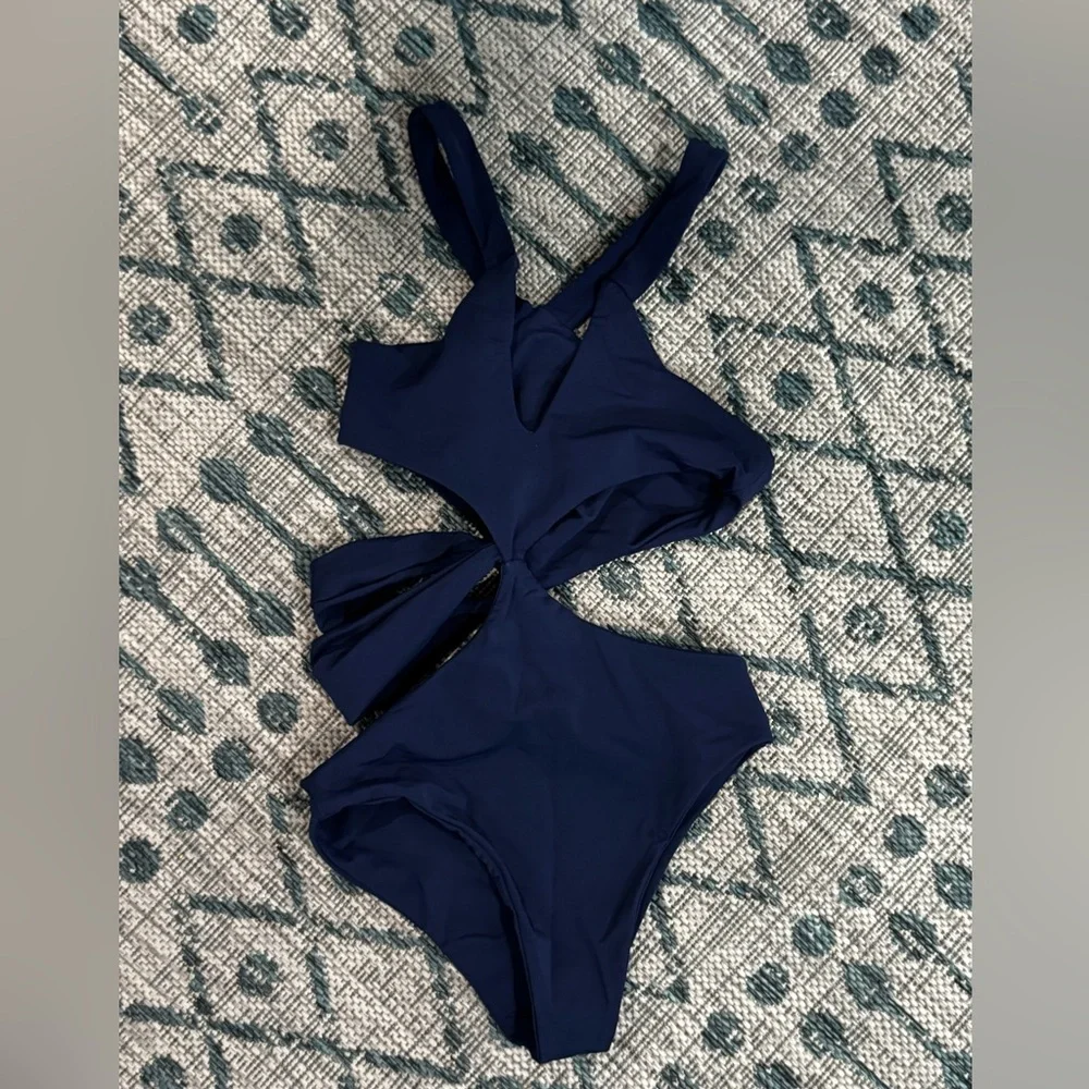 Siempre Golden one piece cutout swim‎